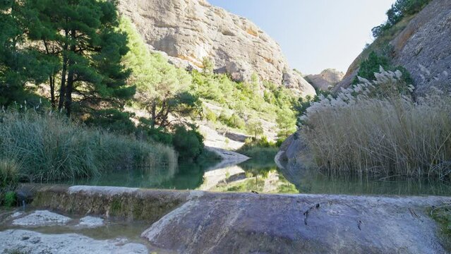 Els estrets d`Arnes a fascinating natural park