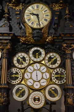  Horloge astronomique de la cath&eacute;drale Saint-Jean de Besan&ccedil;on. France