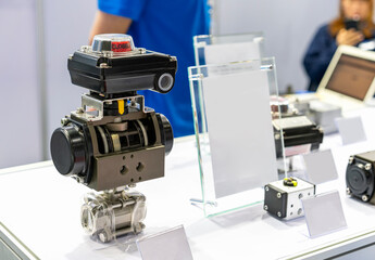 Cut away cross section show detail inside rotary pneumatic actuator for valve control turn close and open ball or butterfly valve in industrial