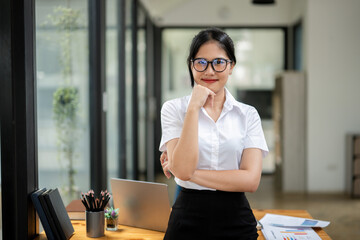 Photo of young trainee businesswoman in goggles, company worker standing smile with arms cross and touching her chin.