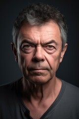 Obraz premium portrait of a man in front of gray studio background