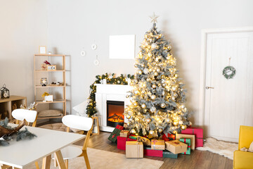 Fototapeta na wymiar Christmas tree with glowing lights and gifts in interior of living room