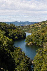 Fototapeta na wymiar Lac formé par le Barrage du Soulage sur la rivière Le Gier, dans le Parc naturel régional du Pilat