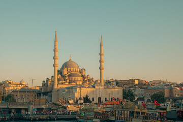 Fototapeta na wymiar new mosque, couple, istanbul, city view