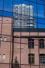 Szyby w nowoczesnym budynku © Ignacy