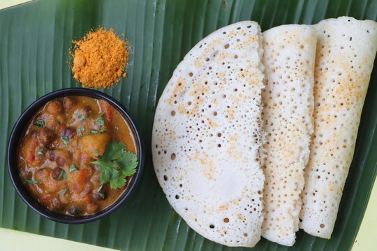 Set dosa served with black chana curry and podi, or sponge dosa, thick fluffy and soft made with rice, urad dal, fenugreek seeds and poha, south Indian food