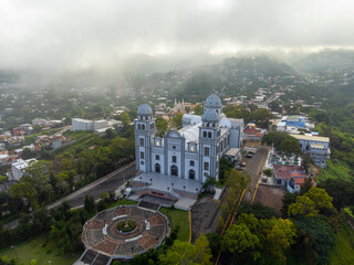Basilica de Suyapa en Tegucigalpa Honduras, amanecer nublado