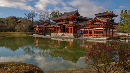 Fototapeta premium 京都の平等院鳳凰堂の風景