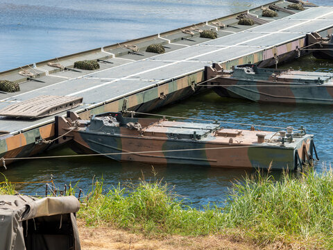 浮き橋 Images – Browse 84 Stock Photos, Vectors, and Video | Adobe Stock