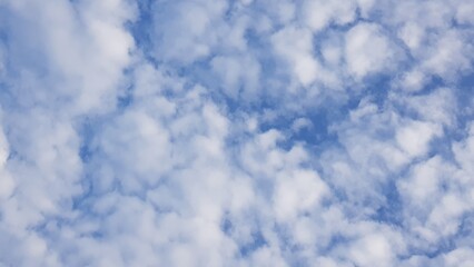 Fototapeta premium Blue sky and clouds with gentle sunshine on summer mornings.