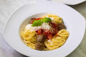 spaghetti with meat balls and tomato sauce