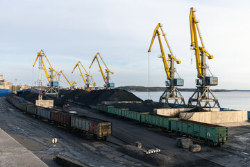 Coal terminal Vyborg. Cranes and railway cars