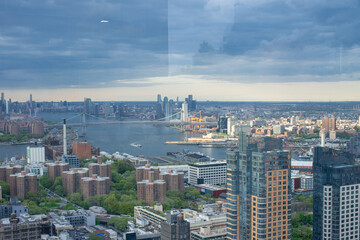 Fototapeta na wymiar view of Manhattan and williamsburg bridge from the brooklyn rooftop