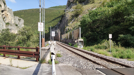 Ferrovia di montagna nel Parco Naturale Regionale Gola della Rossa e di Frasassi