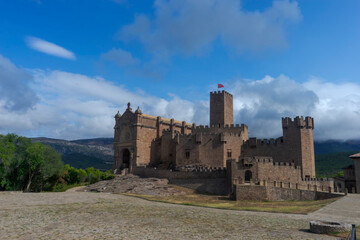 Fototapeta na wymiar vista del bonito castillo Javier en Navarra, España