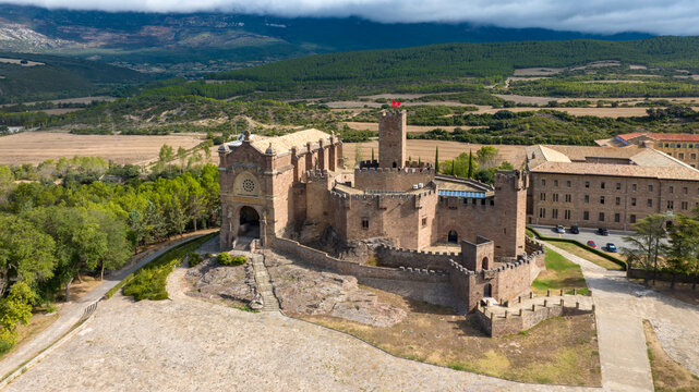 vista a&eacute;rea del bonito castillo Javier en Navarra, Espa&ntilde;a