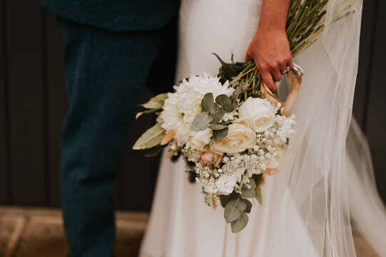 bride holding bouquet