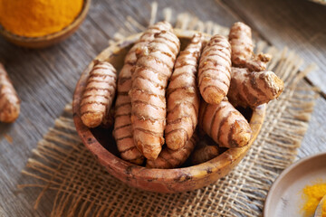 Fresh turmeric root with dried powder