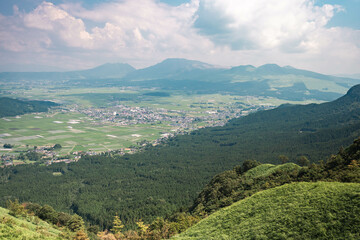 Fototapeta na wymiar 熊本県阿蘇市 阿蘇山の風景