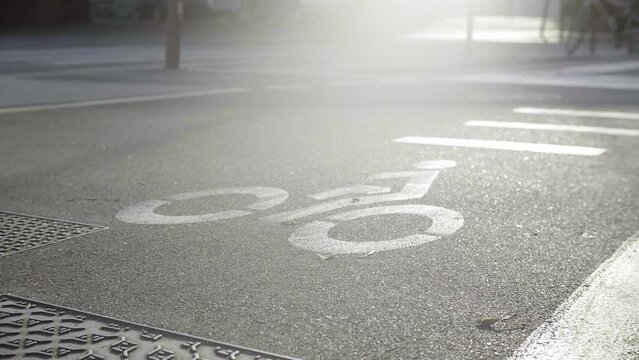 piste cyclable, v&eacute;lo, trottinette, &eacute;lectrique, Grenoble, rue, trafic, trottoir, bicyclette, transport, asphalte, route, ligne, voie, paysage, nature, chemin, pierre, conduire, hollande, France,  