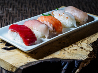 夜に食べるお寿司は美味しい