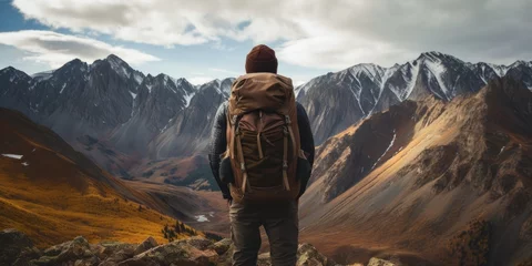 Keuken spatwand met foto Hiking man with backpack standing in mountains, rear view © Teppi