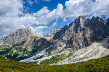 Fototapeta na wymiar Pale di San Martino, Dolomiti, Passo Rolle, Trentino Alto Adige