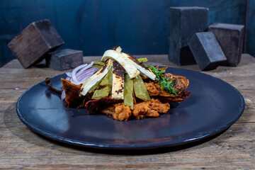 Platillo Chile Rojo Relleno de Chilaquiles con Nopal y Queso