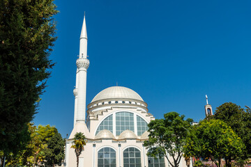 Fototapeta na wymiar The beautiful white The Ebu Bekr Mosque in the city of Shkoder. Albania