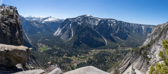 Fototapeten Yosemite, Upper Yosemite Falls Trail at Peak, Valley Panorama © Sven