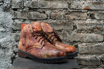 Making ecoprint crafts from natural materials on leather boots. The ecoprint technique uses stacked leaves to create abstract designs in the appearance of motifs and colors on the surface of the shoe