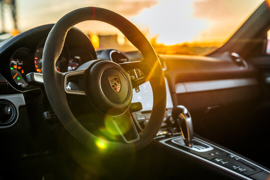 Seattle, WA, USA
September 6, 2023
Porsche GT4 steering wheel