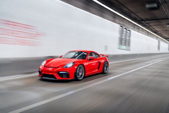 Seattle, WA, USA
September 6, 2023
Porsche GT4 driving