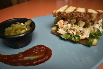 Sandwich o bocadillo de atin saludable comida de restaurant platillo 