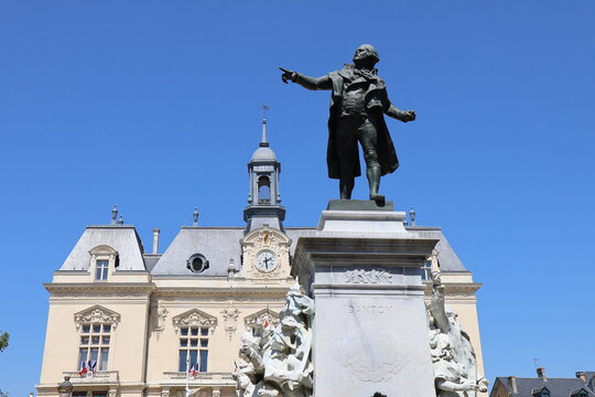 Statue de Danton, ville de Tarbes, d&eacute;partement des Hautes Pyr&eacute;n&eacute;es, France