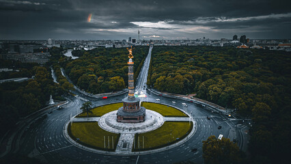 Siegessäule Goldelse Berlin Siegesdenkmal Landschaft Friedensengel Preußischer Sieg Kriegerdenkmal Bronzeskulptur Wahrzeichen Berliner Skyline Historisches Denkmal Ikonisch Aussichtsplattform Drone © Pedro