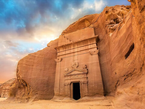 An ancient house carved in the mountains, 1000 years BC