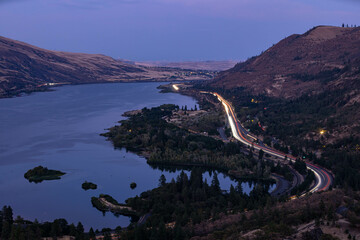 Light trails from Rowena Crest Viewpoint in Mosier, Oregon © Luis