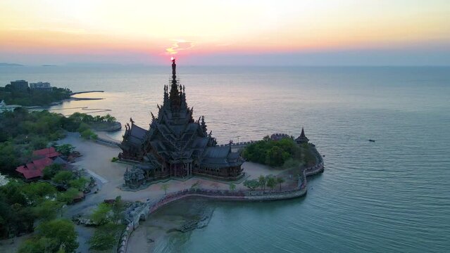 Wooden temple by the ocean Sanctuary of Truth, Pattaya, Thailand, Sanctuary of Truth pagoda during sunset, Buddhist temple by the ocean