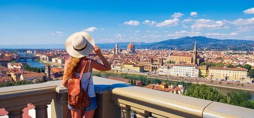 Papier Peint photo Lavable Florence Happy woman with arms raised up enjoying panoramic of Florence Cityscape- tour tourism,travel,vacation in Italy-Europe, Firenze