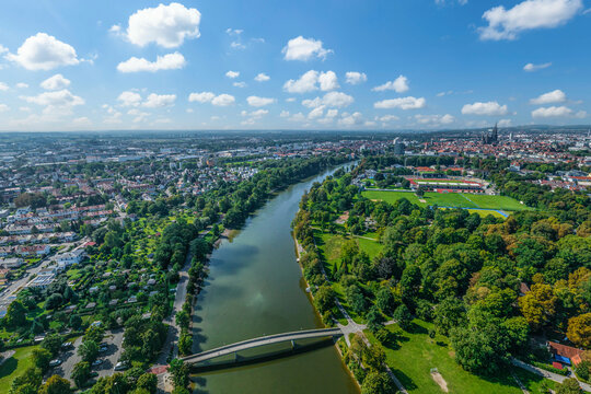 Luftbild Ulm und Neu-Ulm rund um die Friedrichsau an der Donau