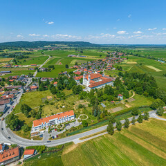 Fototapeta na wymiar Ausblick auf Schlehdorf am Kochelsee und das Kloster im Loisachtal