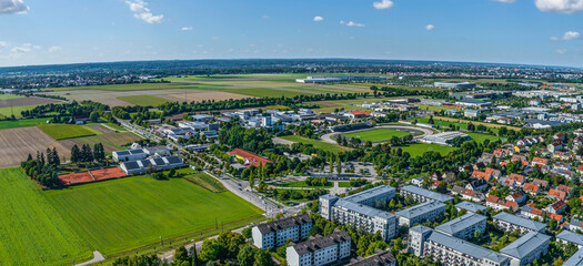 Fototapeta na wymiar Haunstetten, südlichster Stadtteil von Augsburg, aus der Luft