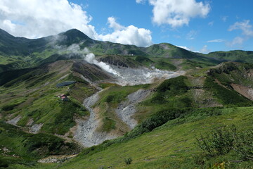 Fototapeta na wymiar 立山、大日岳。北アルプスの絶景トレイル。日本の雄大な自然。