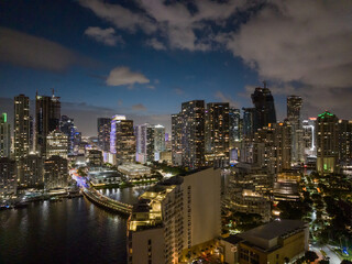 Naklejka premium Downtown Miami Skyline and Biscayne Bay at night Miami, Florida, USA skyline on Biscayne Bay, city night backgrounds. Skyline of miami biscayne bay reflections, high resolution.