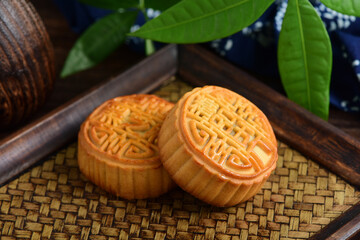 Fototapeta na wymiar The Mid-Autumn Festival moon cake on the retro background. The Chinese meaning of the moon cake in the picture is: fine five kernels, black sesame, representing the taste of mooncakes