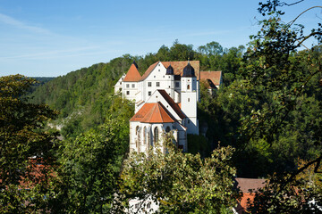 Stadt Haigerloch mit Blick auf Schlosskirche und auf Schloss Haigerloch (Hohenzollern) im Zollernalbkreis auf der Schwäbischen Alb