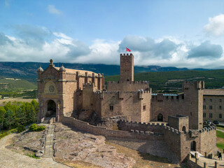 vista aérea del bonito castillo Javier en Navarra, España