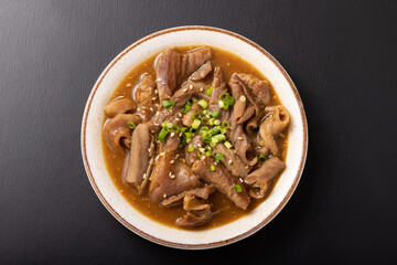 もつ煮込み　(豚ホルモン・味噌煮込み)