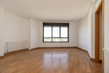 Obraz premium An empty living room with cheap radiators